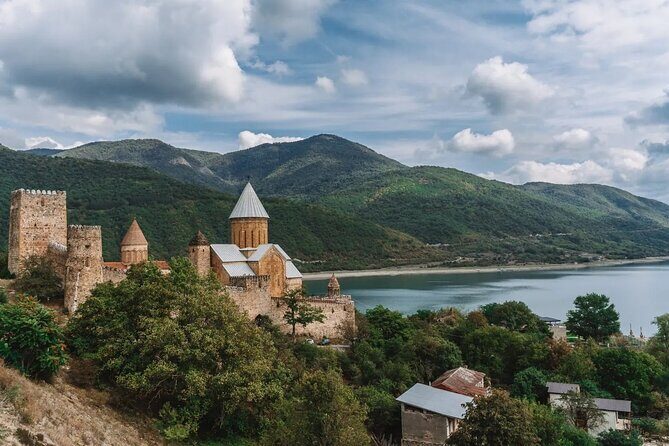 Full-day Tour in Tbilisi, Anauri, Gudauri, and Kazbegi - Stop 4: Russian-Georgian Friendship Monument and Treaty of Georgievsk context