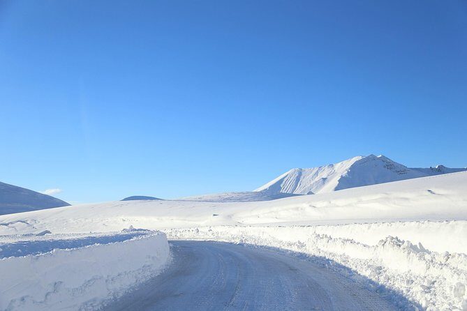 Gudauri Ski Resort day tour from Tbilisi - Ananuri Fortified Castle Ensemble (1 hour): dukes, warfare, and ruin