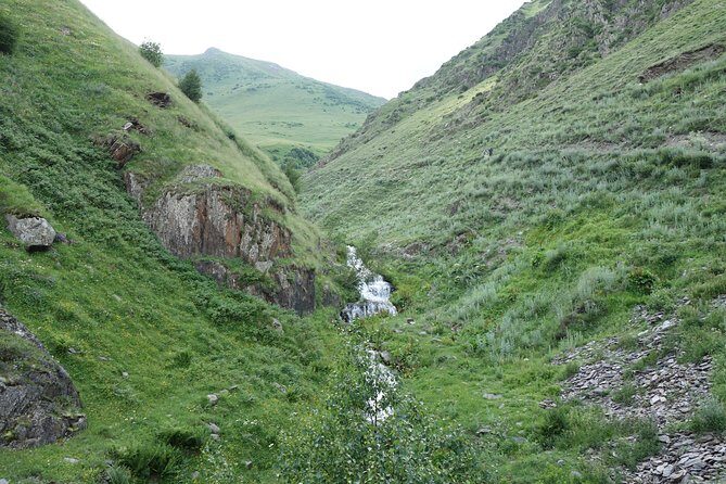 Military Road Marvels: Ananuri, Kazbegi & Khinkali Masterclass - Zhinvali Dam to Ananuri Castle: the fortified view that makes photos unfair