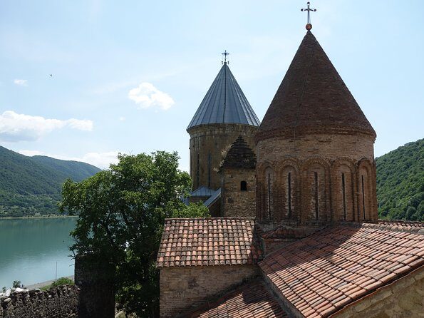 Military Road Marvels: Ananuri, Kazbegi & Khinkali Masterclass - Pasanauri supra and the khinkali masterclass: the best part you can actually keep