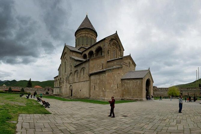 Mtskheta + Tbilisi Private Tour - Stop 2: Old Tbilisi on Foot from Sulphur Baths to Shardeni Street