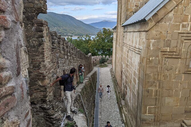 Private Full Day Trip to Kazbegi Mountains - Ananuri Fortified Castle Ensemble: 17th-century towers on the Aragvi