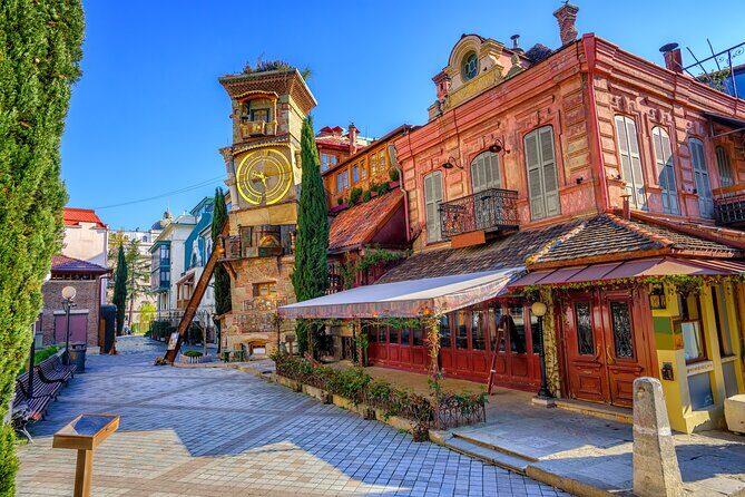 Tbilisi City Tour with Street Photography - Abanotubani sulfur-baths area: domes, steam atmosphere, and craft browsing