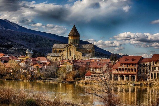 Tbilisi & Mtskheta Tour - Stop 3: Dzveli Tbilisi Sulphur Waterfall and the bath-house district vibe